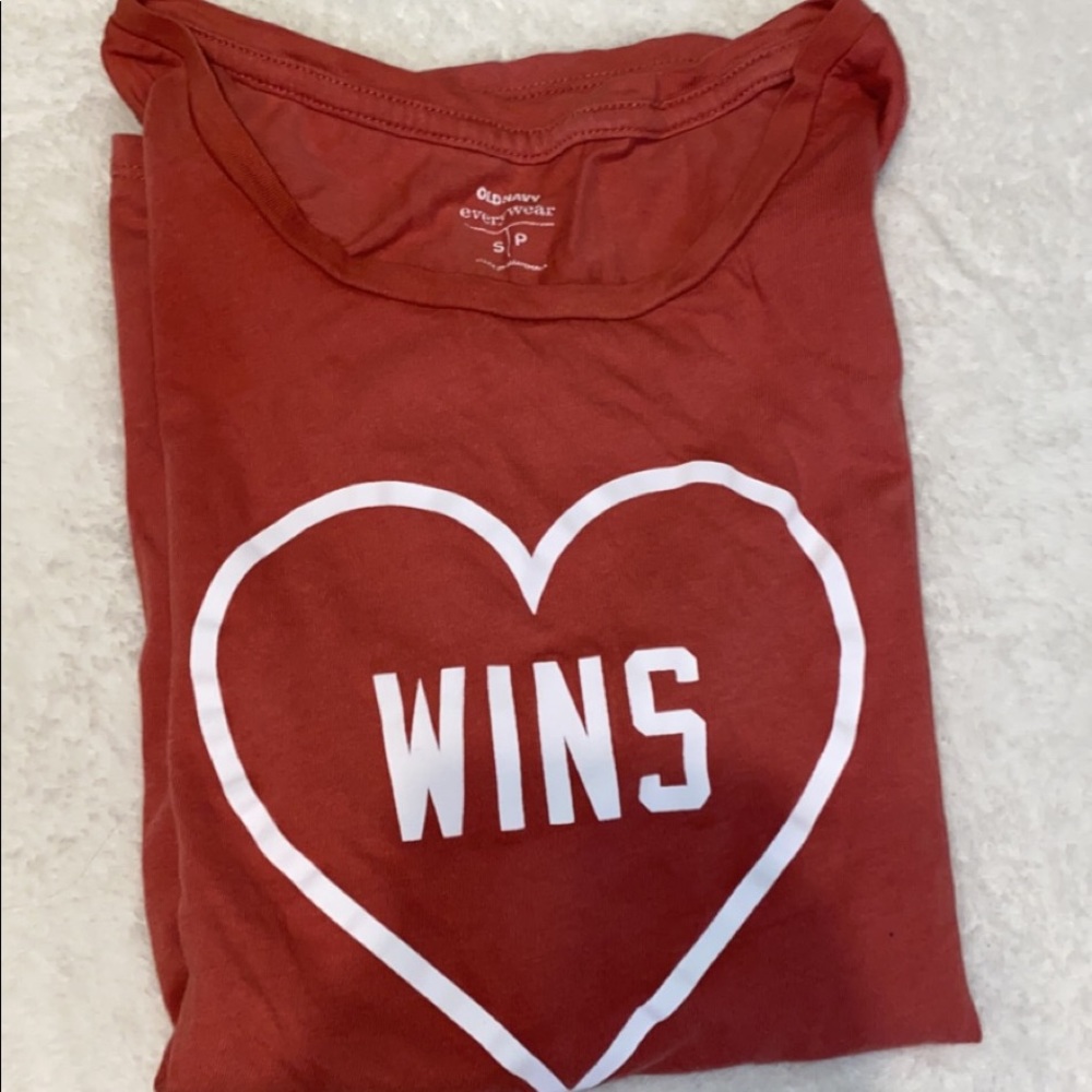 Love wins old navy pink/red Tshirt S